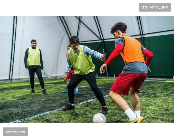 报道:比赛因多次录像回放审查防守犯规而中断,引发关于比赛流畅度的讨论 报道:比赛因多次录像回放审查防守犯规而中断,引发关于比赛流畅度的讨论